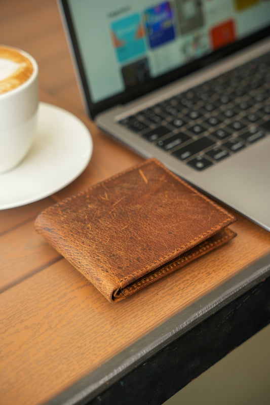 Minimal Bi-Fold Oil Brown Full Grain Leather Wallet