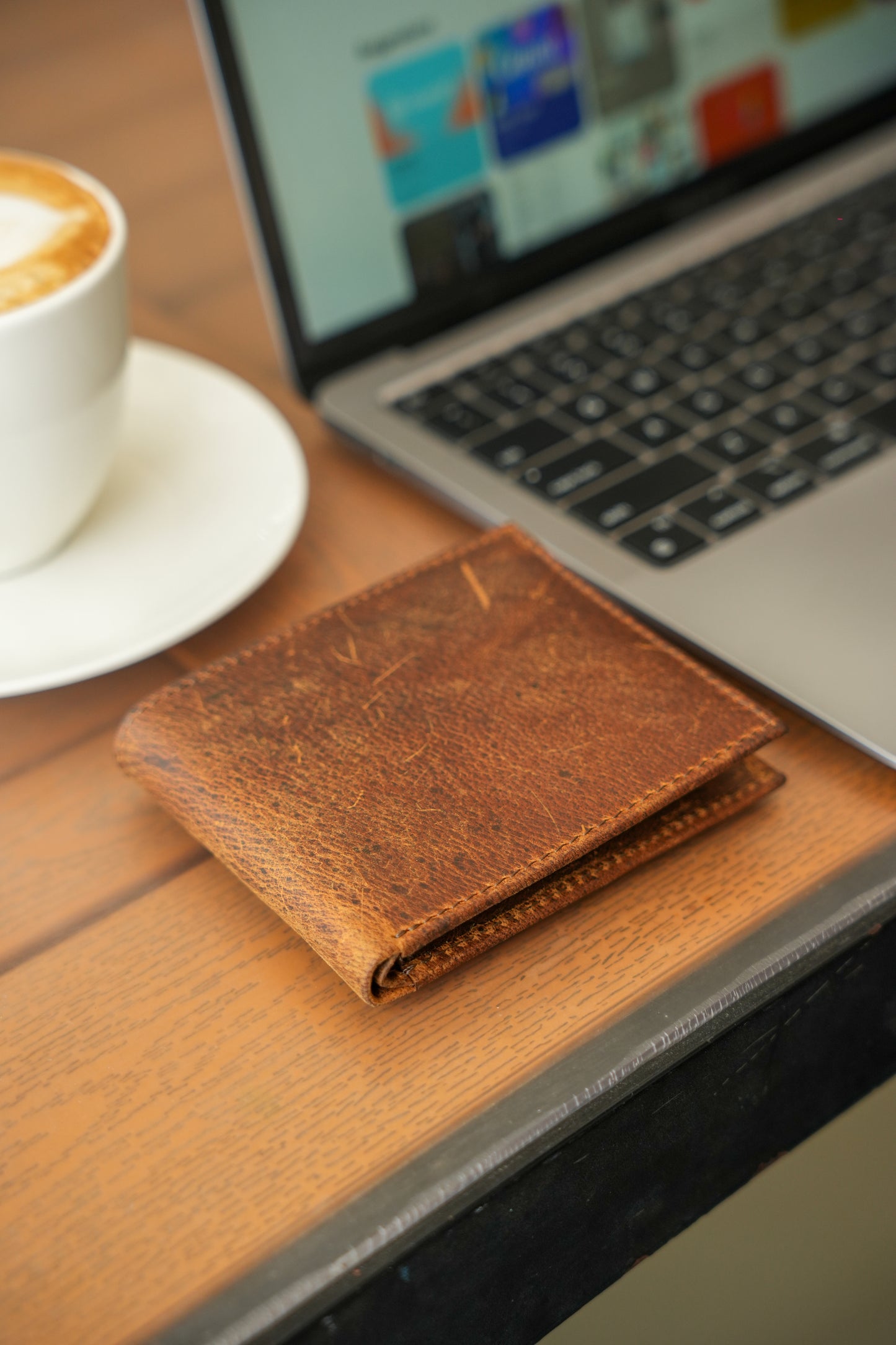 Minimal Bi-Fold Oil Brown Full Grain Leather Wallet