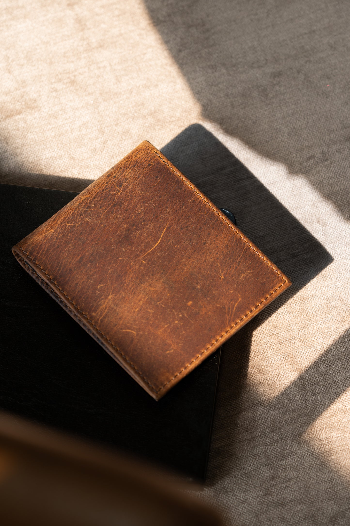 Minimal Bi-Fold Oil Brown Full Grain Leather Wallet