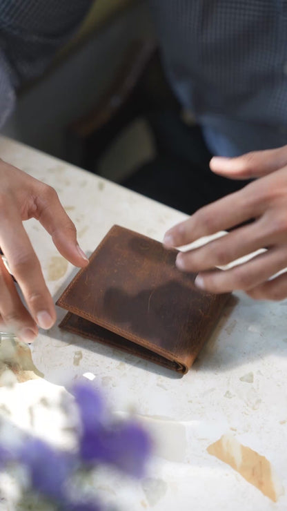Minimal Bi-Fold Oil Brown Full Grain Leather Wallet